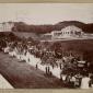 1896-1900 PROCESSION LE LONG DU JARDIN BOTANIQUE.jpg - 7/79